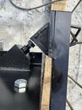 Batente metálico com parafuso de regulagem