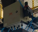 Caixa eletropneumática JNL com válvulas e mangueiras